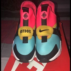 Nike Air Huaraches City Women 7